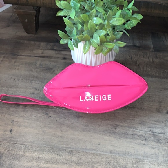 NWOT LANEIGE BARBIE PINK WRISTLET - Picture 5 of 9